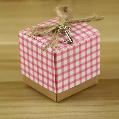 A verificação modela a caixa de presente de papel do favor do casamento da caixa quadrada 260gsm de doces de chocolate