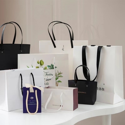 Sacos de compras cosméticos luxuosos feitos sob encomenda da roupa dos sacos de papel com punhos