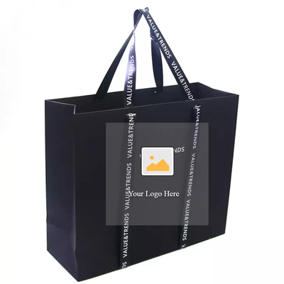 O OEM 20x25x10cm personalizou os sacos de vestuário de papel com fita do cetim