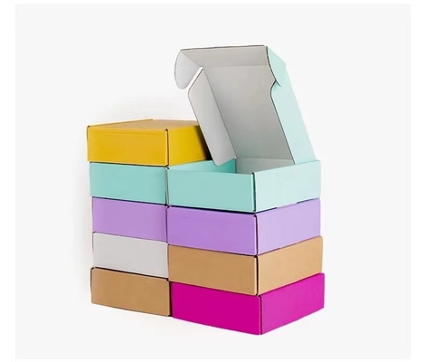 Caixas onduladas feitas sob encomenda 9x6x3 9x6x4 do encarregado do envio da correspondência da cor dos doces da roupa